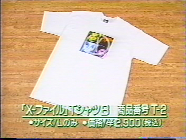 TシャツB